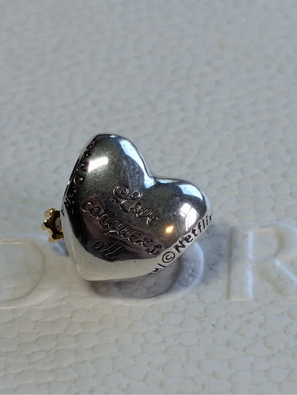 Pandora s925 ale/ale met bridgerton bee charm